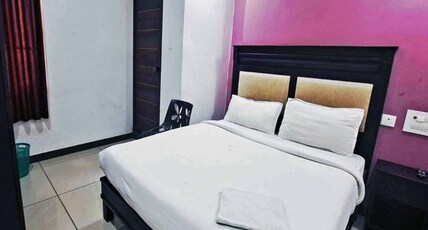 Residency OakBreeze Kochi Room Type - Standard Room AC