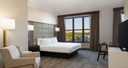 Hilton Promenade Branson Landing Room Type - 1 KING BED SUPERIOR ROOM