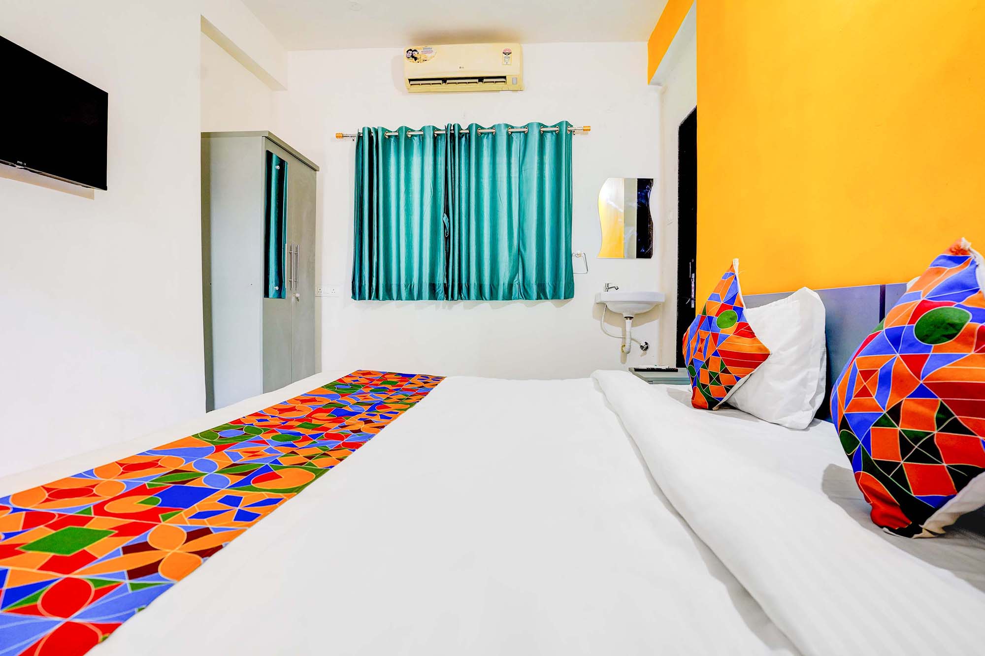 FabHotel Lotus Prime Stay - Tap to explore photos