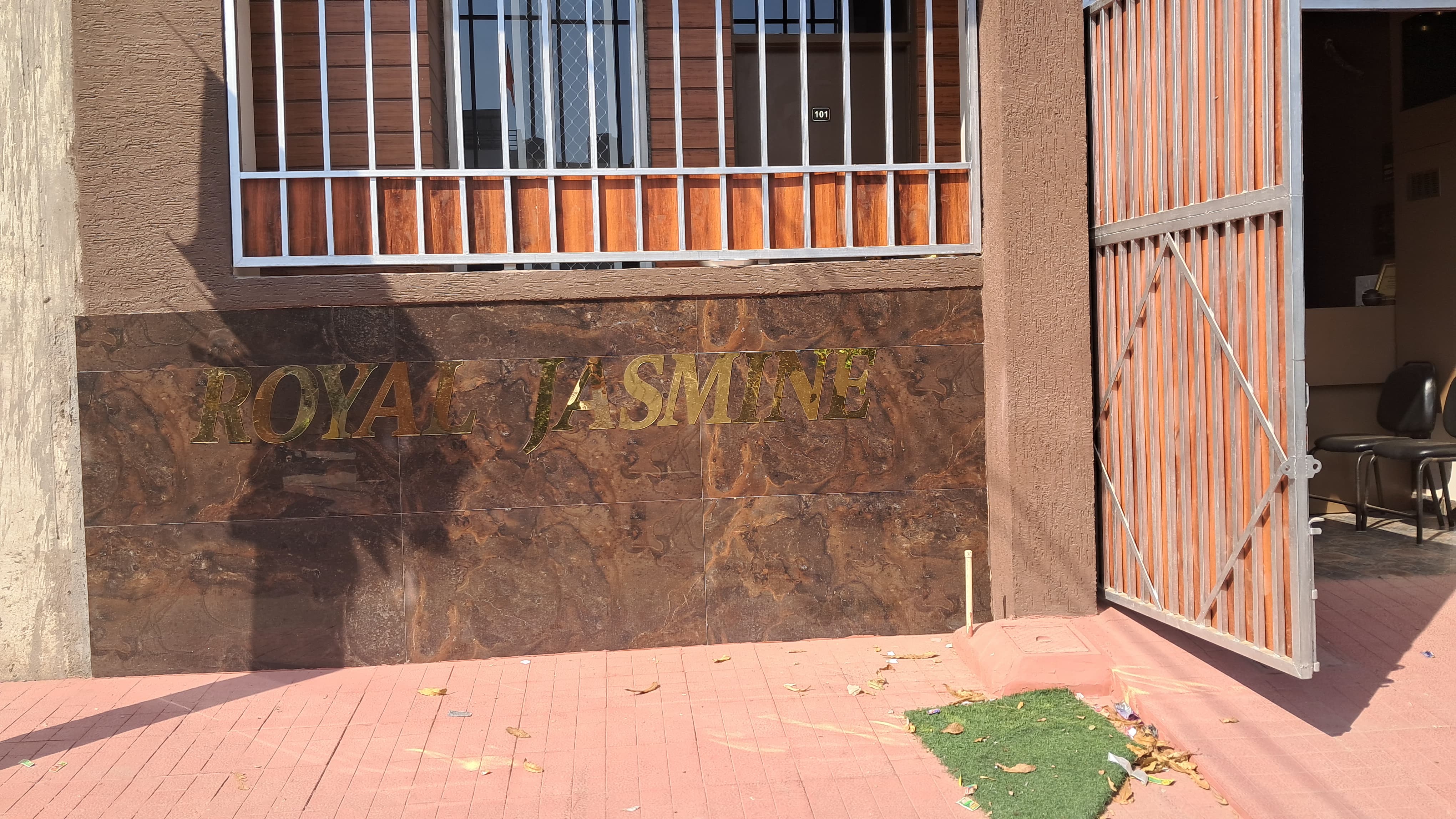 Hotel Royal Jasmine - Tap to explore photos