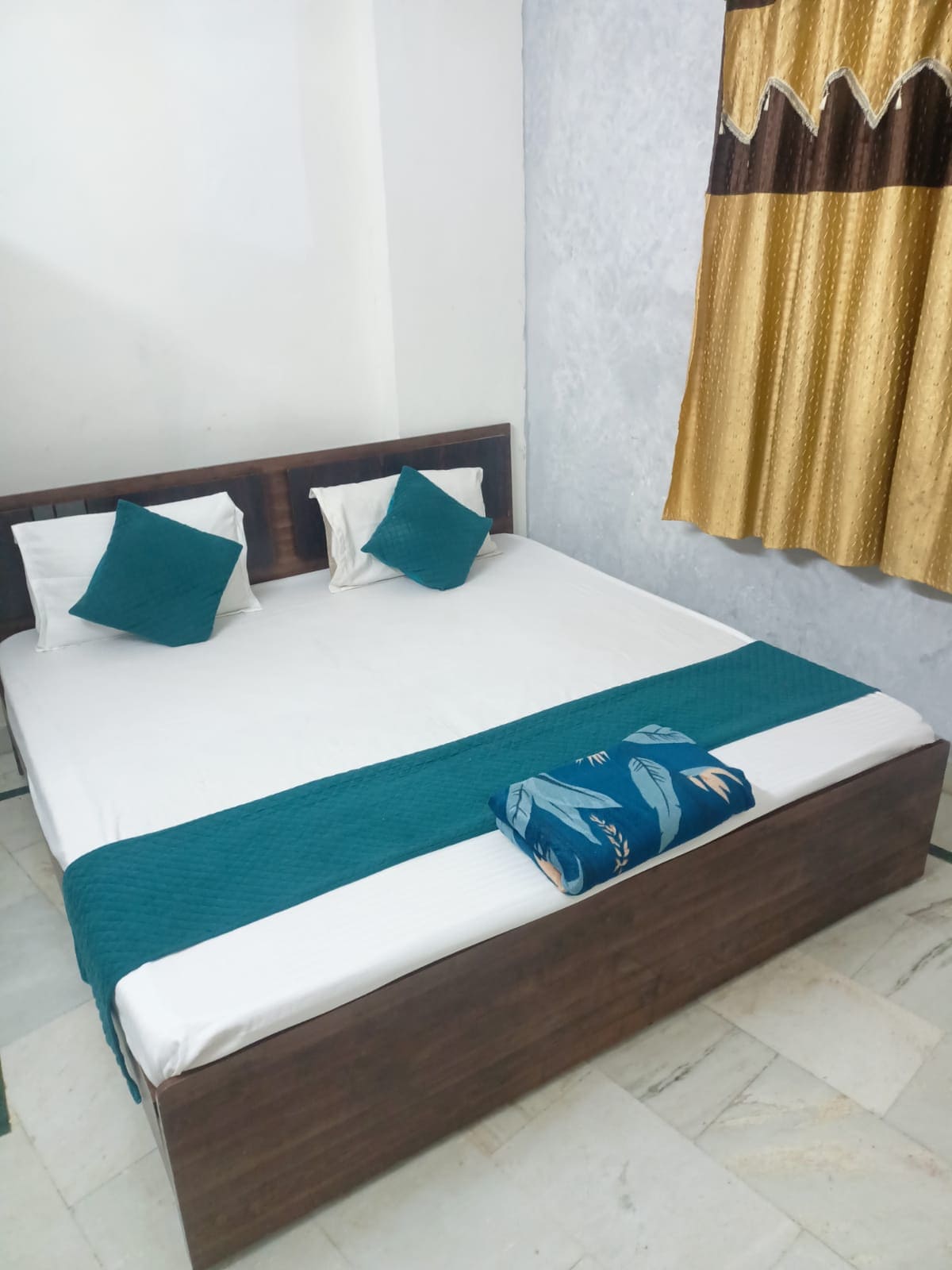 RK HOTEL ROOMS - Tap to explore photos