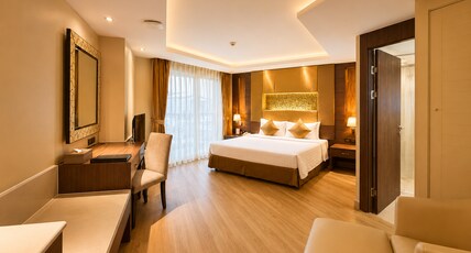 Nova Gold Hotel Pattaya Room Type - Deluxe Corner King  with Bathtub