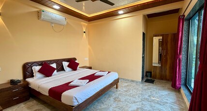 Coral Cove Resort Room Type - Deluxe Room with Balcony