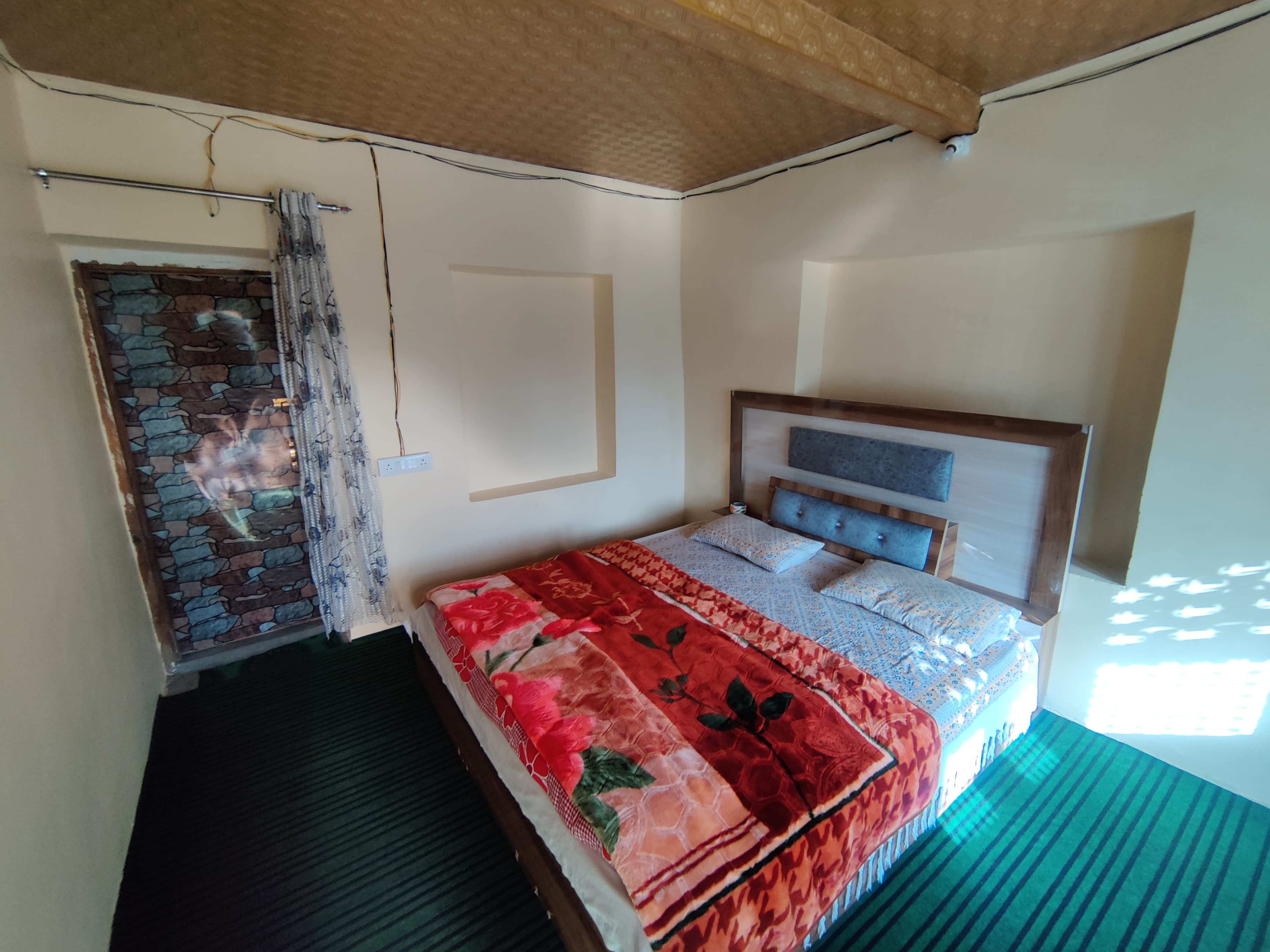 BHAT GUEST HOUSE - Tap to explore photos