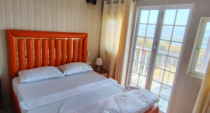 D Naina's Dreamland Room Type - Amber Glow Tiny French cottage (AC )