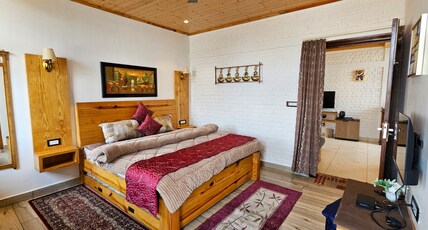 Countryside Villa Room Type - Cedar Club Room