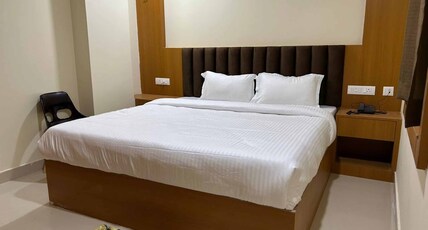 Hotel Leo Bhubaneswar Room Type - Deluxe King Bed Room with No View