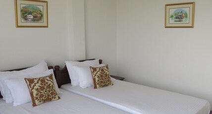 Pichola Lake Retreat | Restaurant & Pool Room Type - Deluxe Room