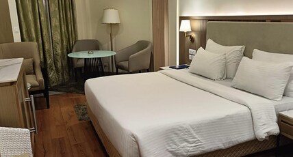 Empires Beachfront Hotel Room Type - Executive Room(Non Sea View)