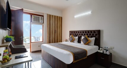 La Corporate Suite Noida Room Type - Deluxe Room with Balcony