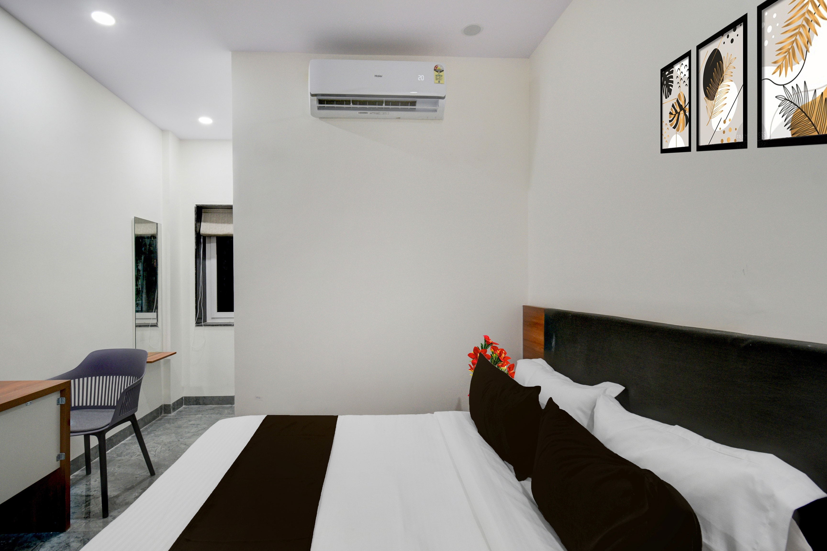 Super Townhouse Oak L B Nagar Metro Station - Tap to explore photos