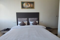 Hotel The Khazan Heights