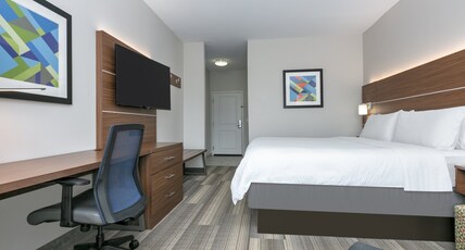 Holiday Inn Express Hotel & Suites Clute-Lake Jackson Room Type - 1 King Bed Standard