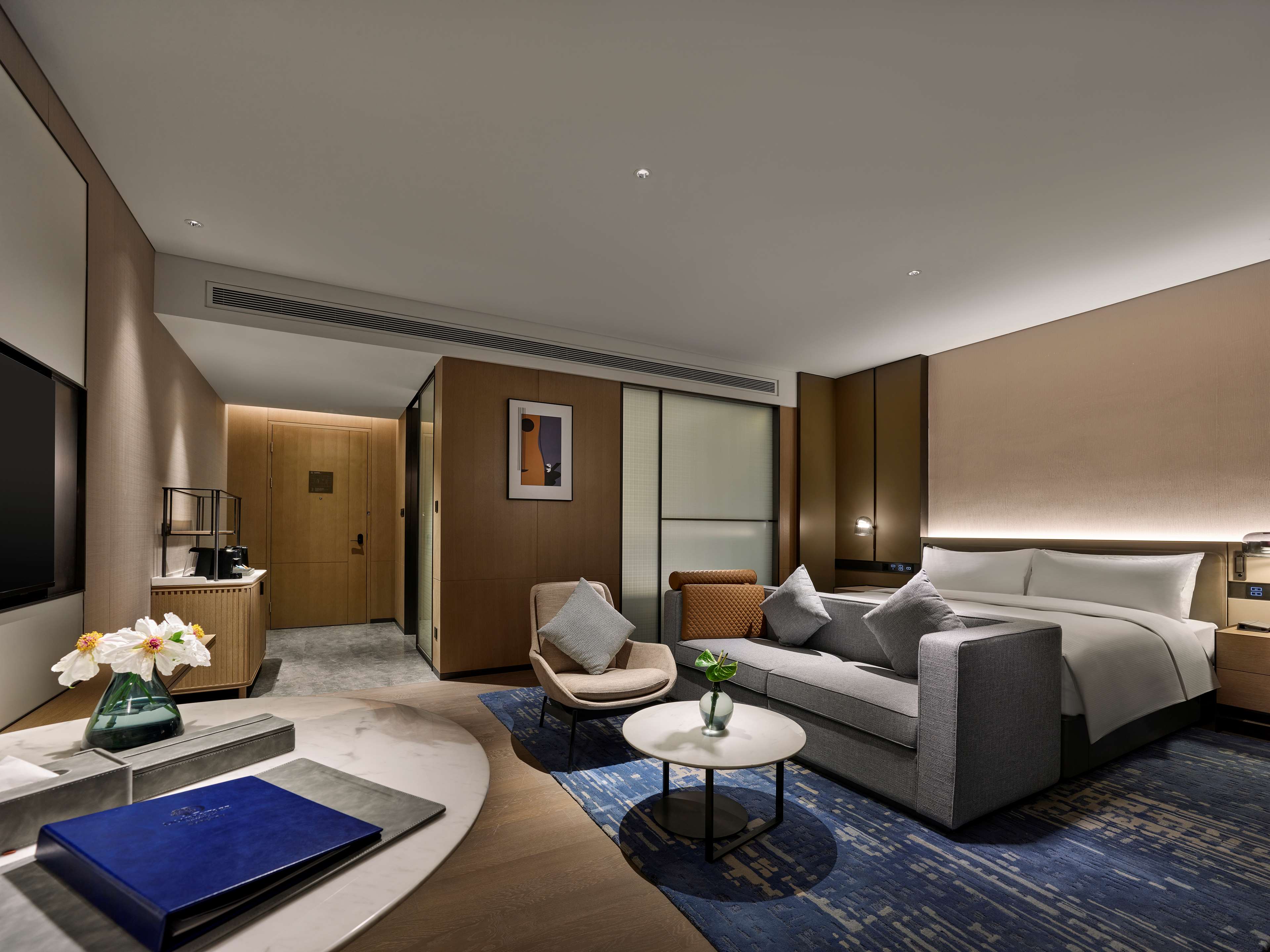 DoubleTree by Hilton Chengdu Riverside - Tap to explore photos