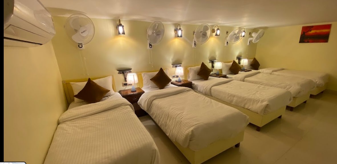 Hotel Satshree Kothi - Tap to explore photos