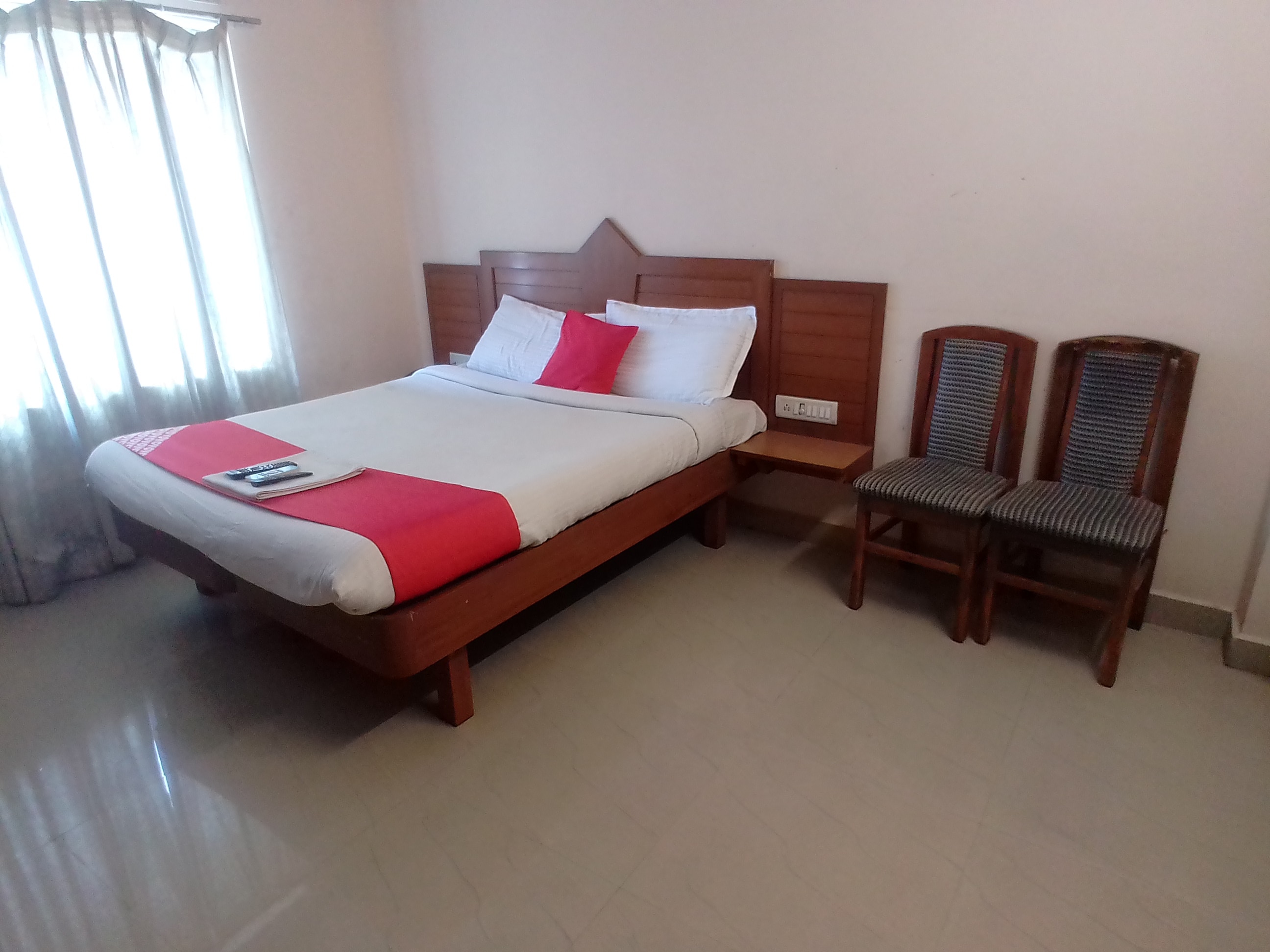 Silver Cloud Hotel - Tap to explore photos