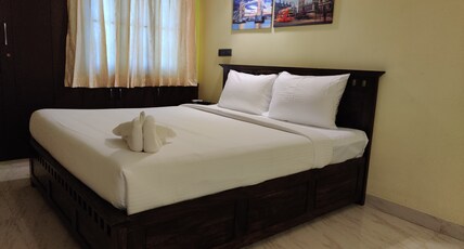 Coral Shelters Service Apartments Mattuthavani Madurai Room Type - Delux AC Room (King Size double bed)