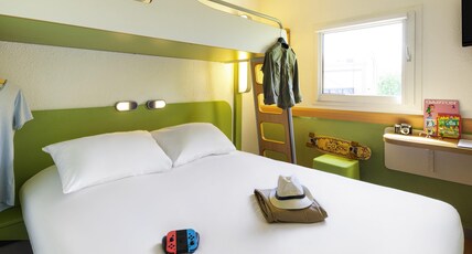 ibis budget Clermont Ferrand Sud Room Type - Triple room with a double bed and bunk bed