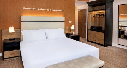 Hotel Melby Downtown Melbourne Tapestry Collection by Hilton Room Type - 1 KING BED