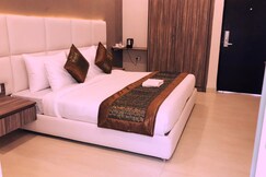 Mavens Inn | Golf Course & Cyber City