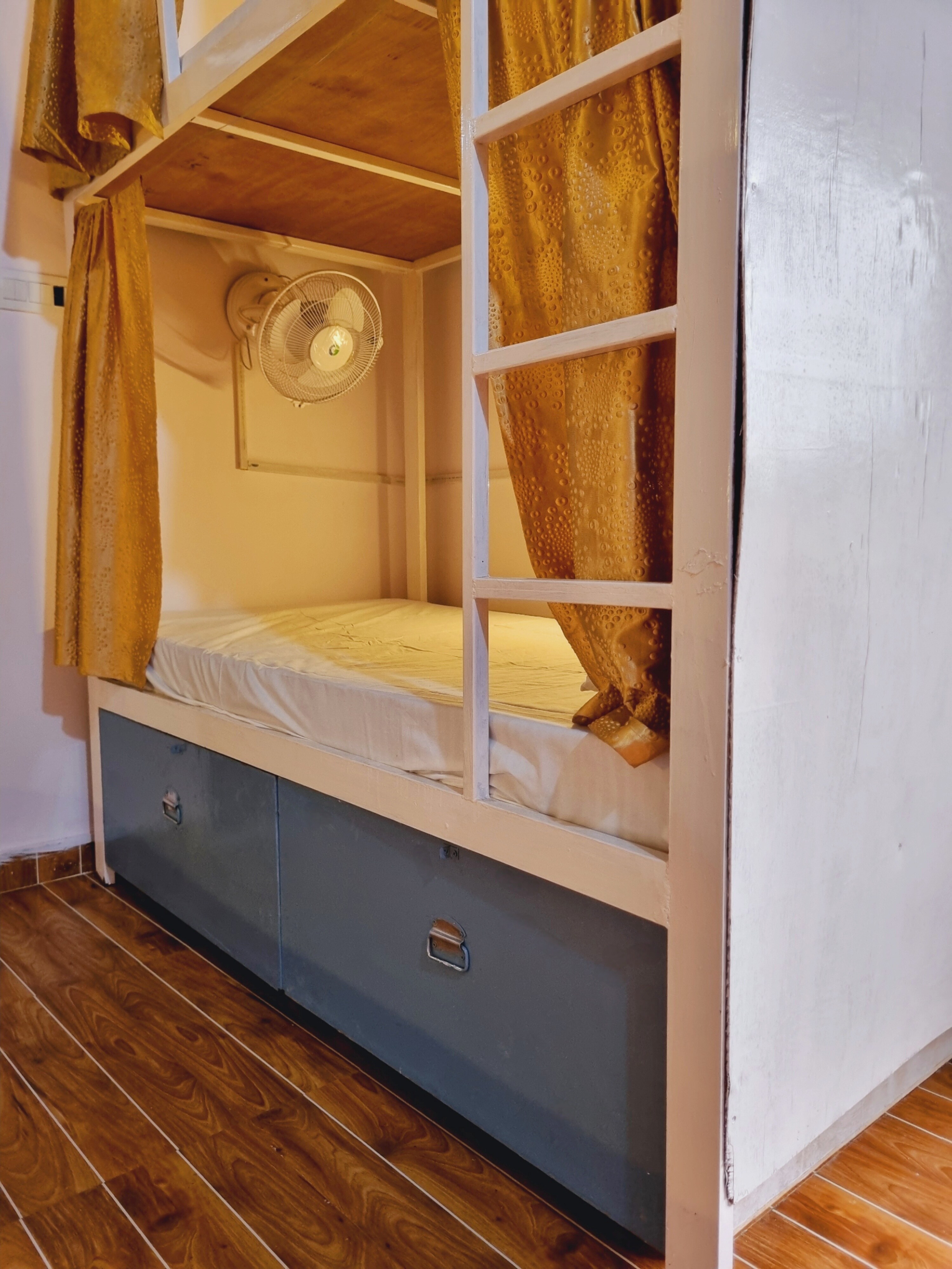 LandLopers Hostel Rishikesh - Tap to explore photos