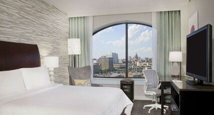 Hilton Garden Inn Austin Downtown/Convention Center Room Type - 1 KING DLX PURE WELLNESS