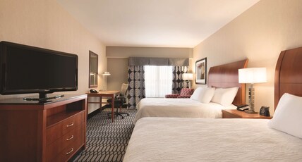 Hilton Garden Inn Akron Canton Airport Room Type - 2 QUEENS W DRINKS-SNACKS