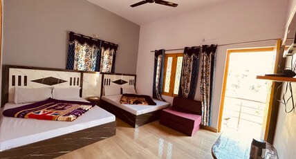 Hotel Shri Hari Room Type - Deluxe Room (4 Bedded )