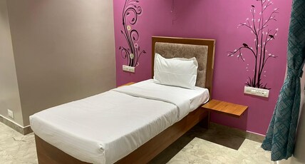 Hotel Sai Mauli Room Type - Deluxe Room Non AC