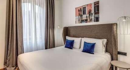 Mercure Roma Centro Termini Room Type - Deluxe Room with 1 queensize bed