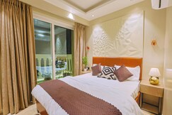 Dreamy Era Suites Luxury Stay near Gaur City