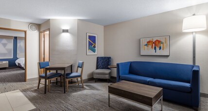 Holiday Inn Express Hotel & Suites-St. Paul Room Type - 2 Queen Suite Sofa Bed