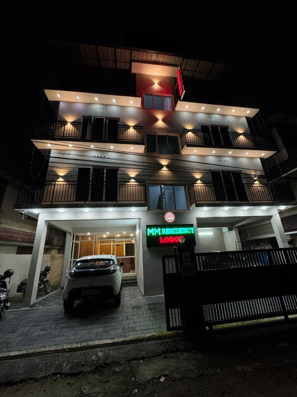 MM RESIDENCY - Tap to explore photos