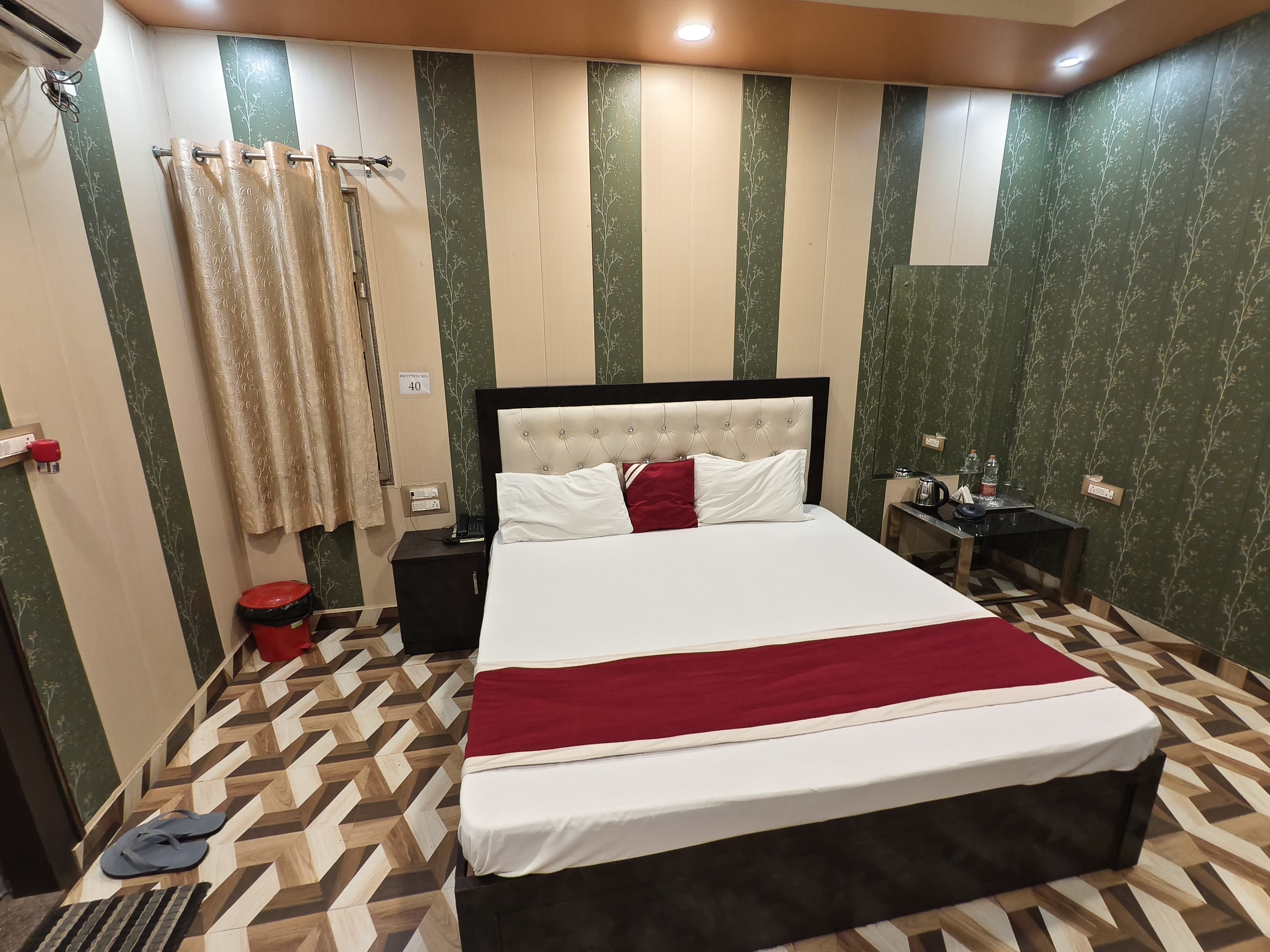 Hotel Om Shivay - Tap to explore photos
