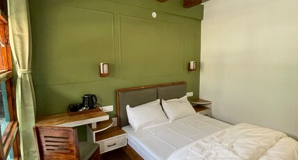 Minimalist Home Stay Room Type - Business Bedroom