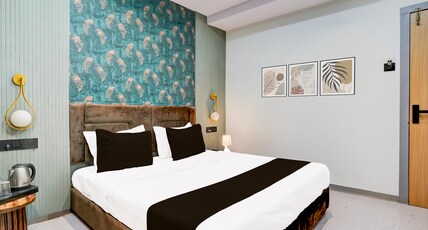 Super Collection O Adajan Formerly Hotel Sky Palace Room Type - Classic