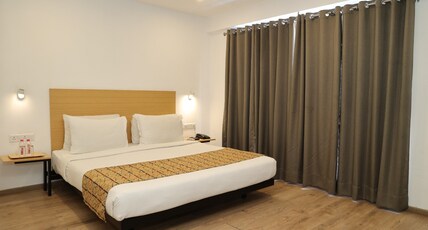 CRAYON HOTELS Room Type - Executive Room King Size