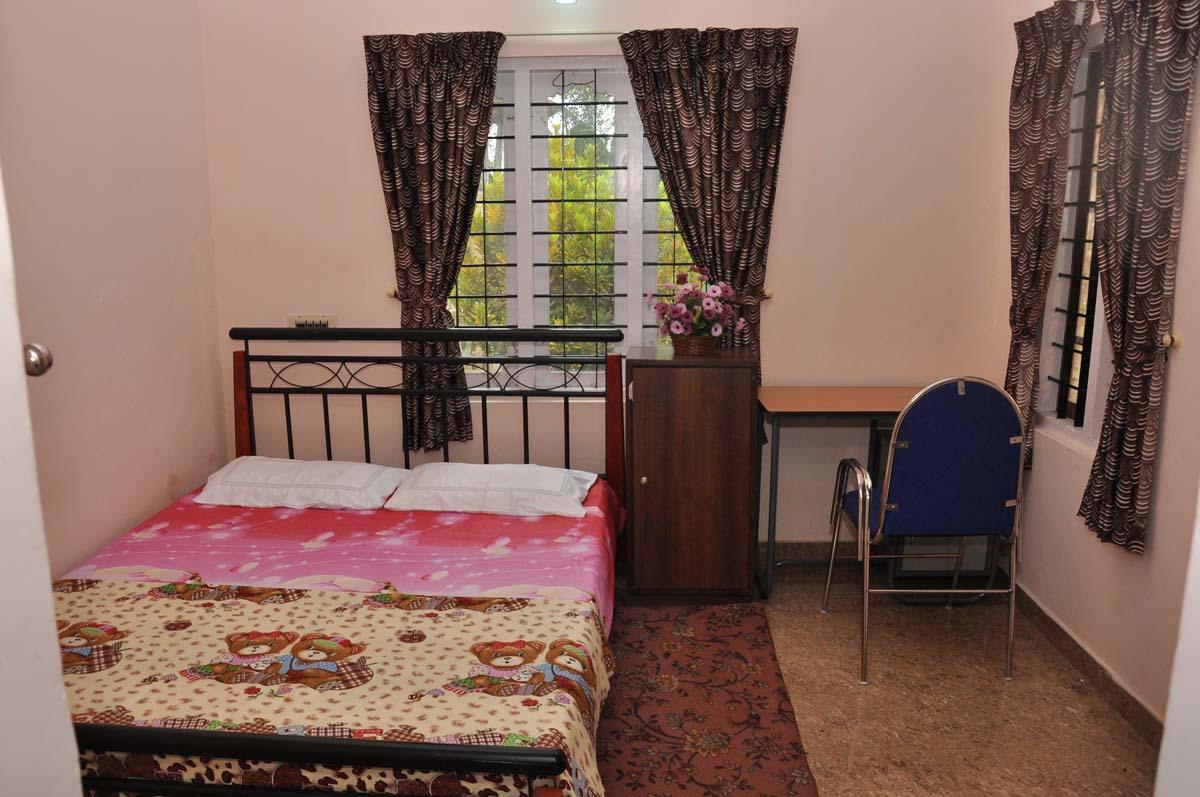 Bluemount Homestay-2 BHK Homestay - Tap to explore photos