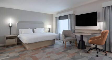 Hampton Inn & Suites by Hilton Moncton Room Type - 1 KING STUDIO STE NOSMOK