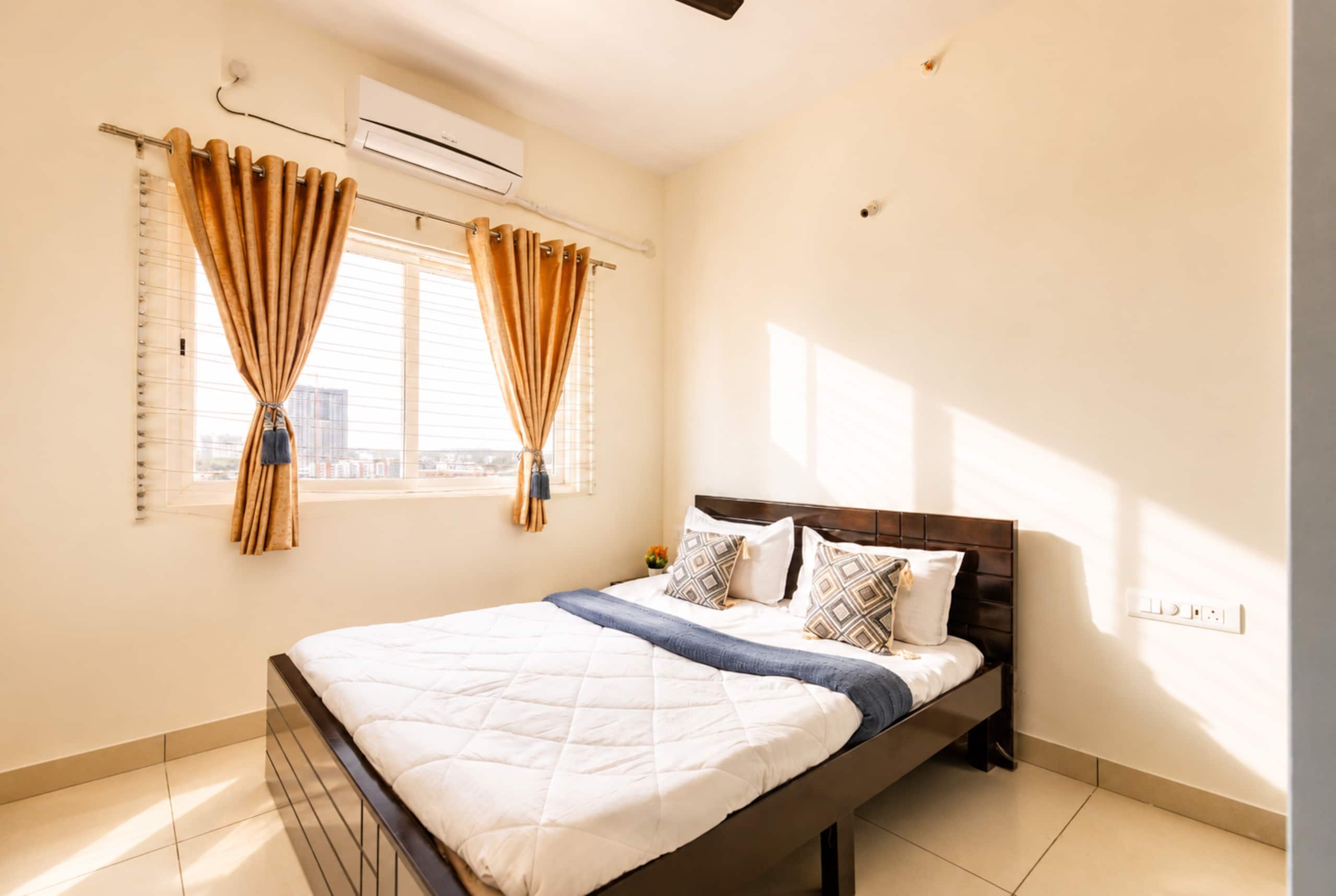 Cinnamon Skies 2BHK 30min Whitefield - Tap to explore photos