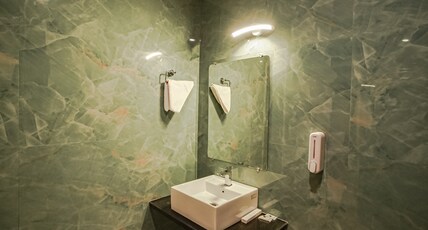 NEW UNIQUE INN Room Type - Semi Deluxe