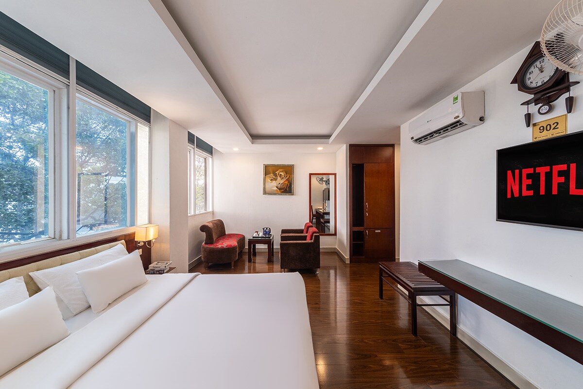 A25 Premium Hotel - 20 Bui Thi Xuan - Tap to explore photos