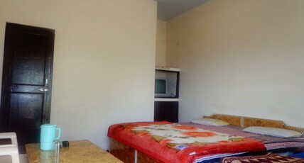 Snow View Homestay | Rooms & Caretaker Room Type - triple bed mountain facing