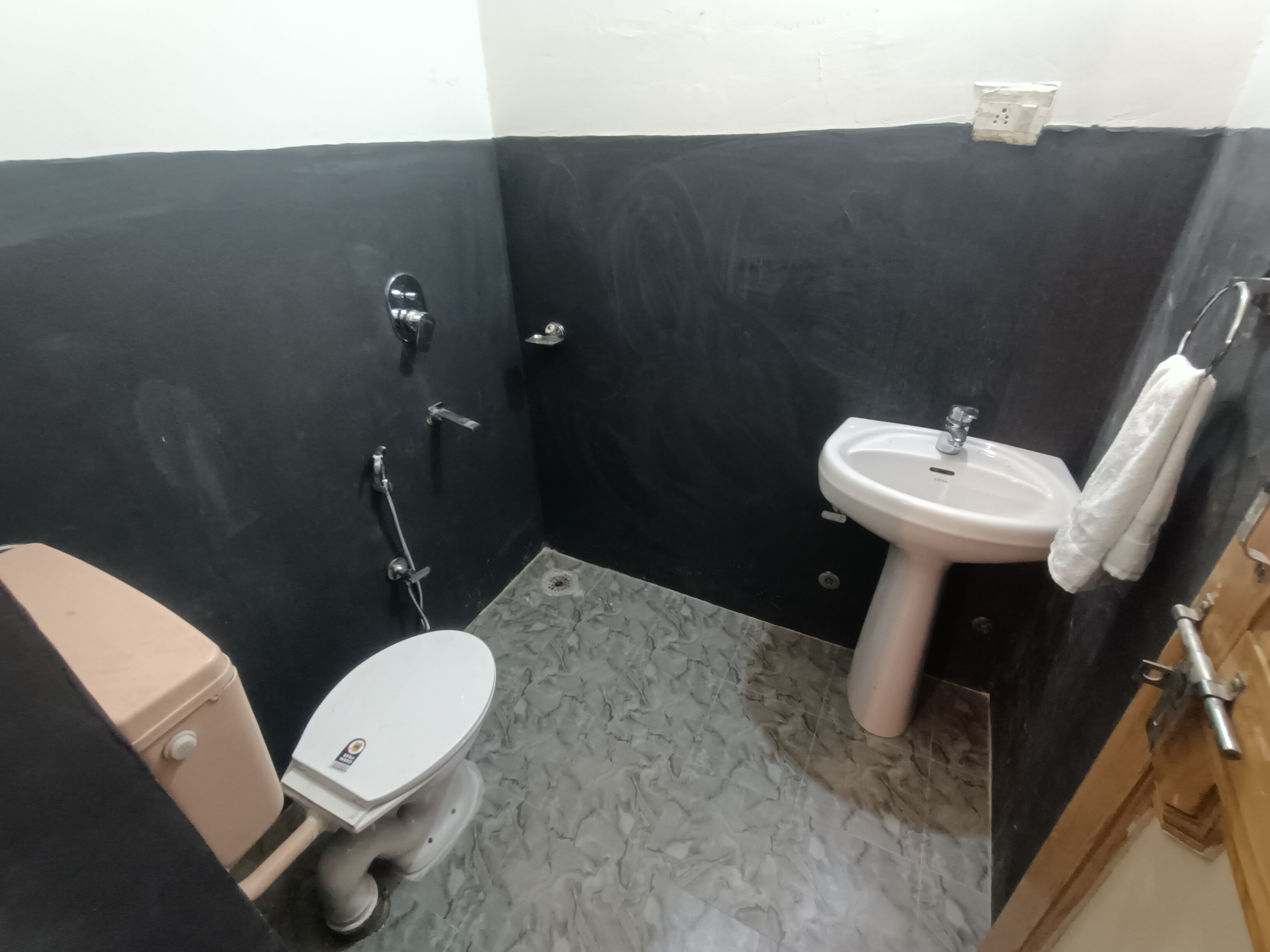 Ud's homestay - Tap to explore photos