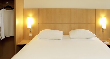 ibis Besancon Centre Ville Room Type - Standard room with 1 double bed ibis Besancon Centre Ville Room Type - Standard room with 1 double bed