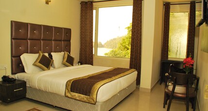 Royal Rosette:scenic lakeside Haven I Bhimtal Room Type - Deluxe Room (Valley View)