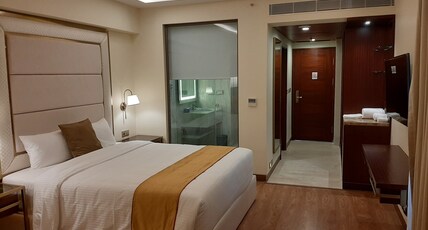 KAY-EM SPECTRA HOTEL (CHENNAI) Room Type - Superior Twin