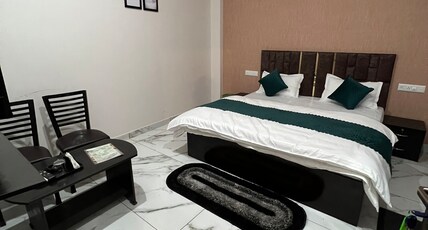 WellaWings Residency Room Type - Deluxe AC room with parking
