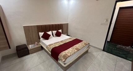 Shyam Naresh |700 Mtrs from Toran Dwar Room Type - Deluxe Double Room