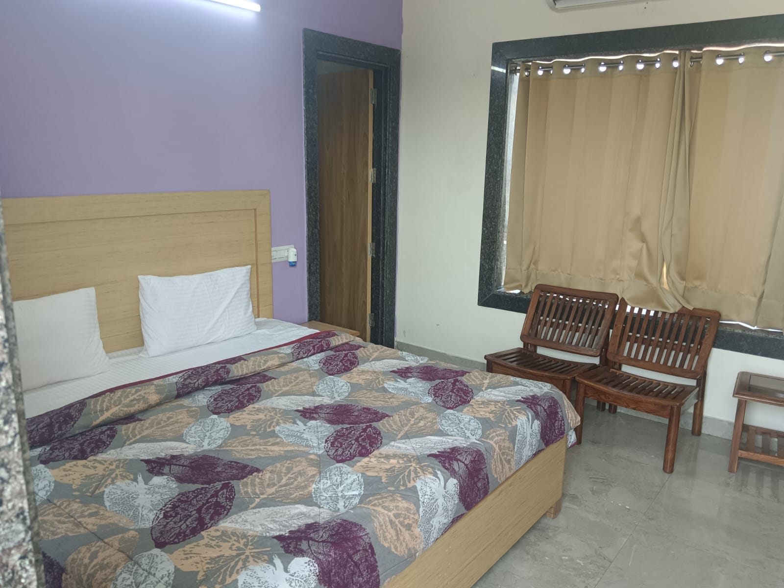 Hotel Stone Crest - Tap to explore photos